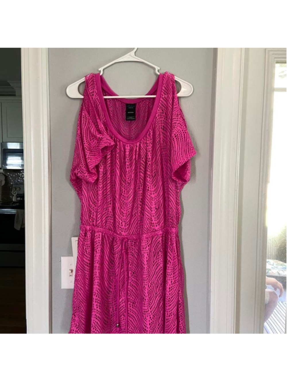 Catalina beach cover up, bare shoulder

New without tags #summer

Size 12 - 14